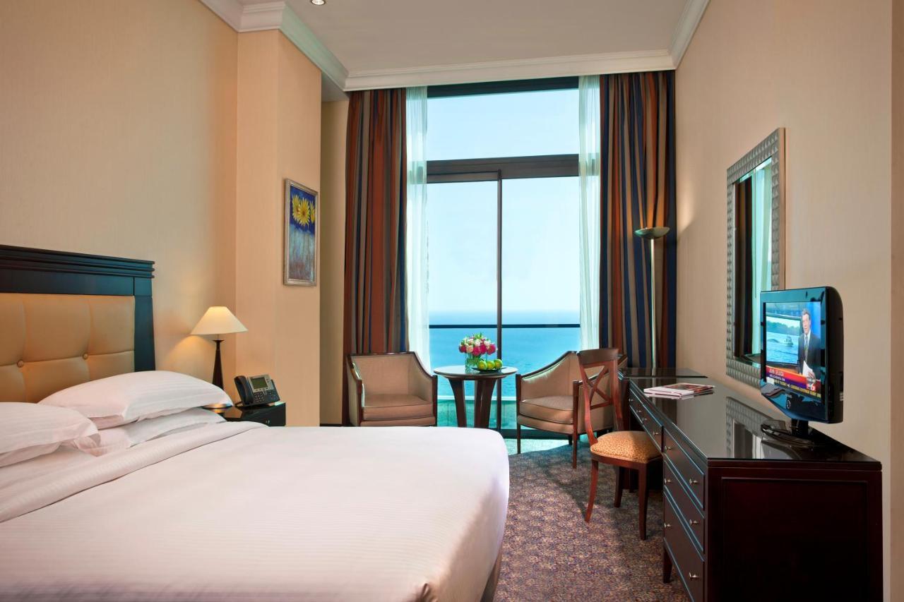 Raouche Arjaan by Rotana Aparthotel Beirut Bagian luar foto