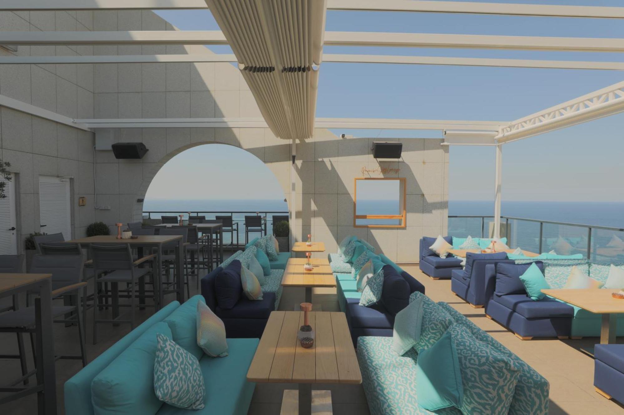 Raouche Arjaan by Rotana Aparthotel Beirut Bagian luar foto
