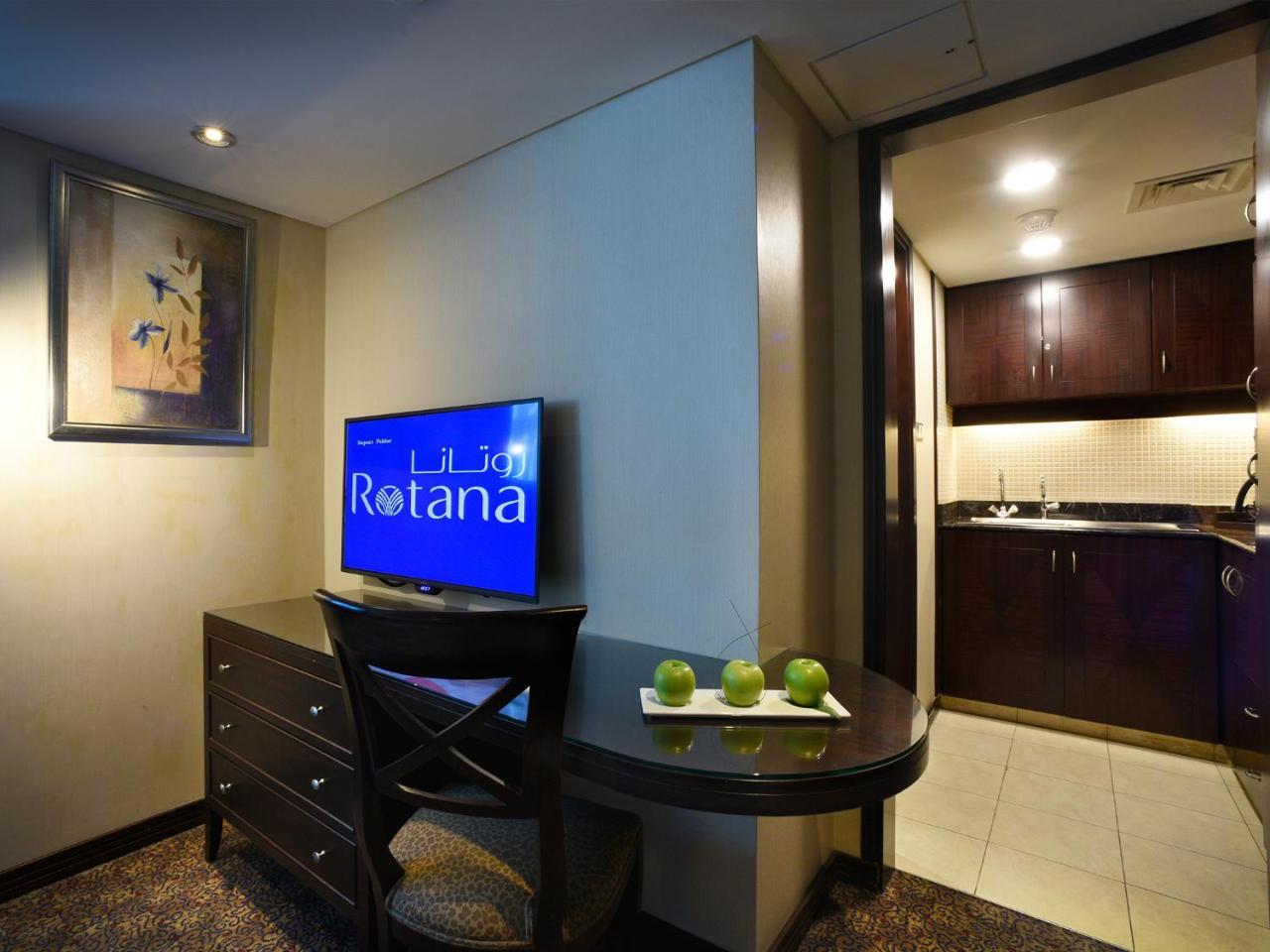 Raouche Arjaan by Rotana Aparthotel Beirut Bagian luar foto