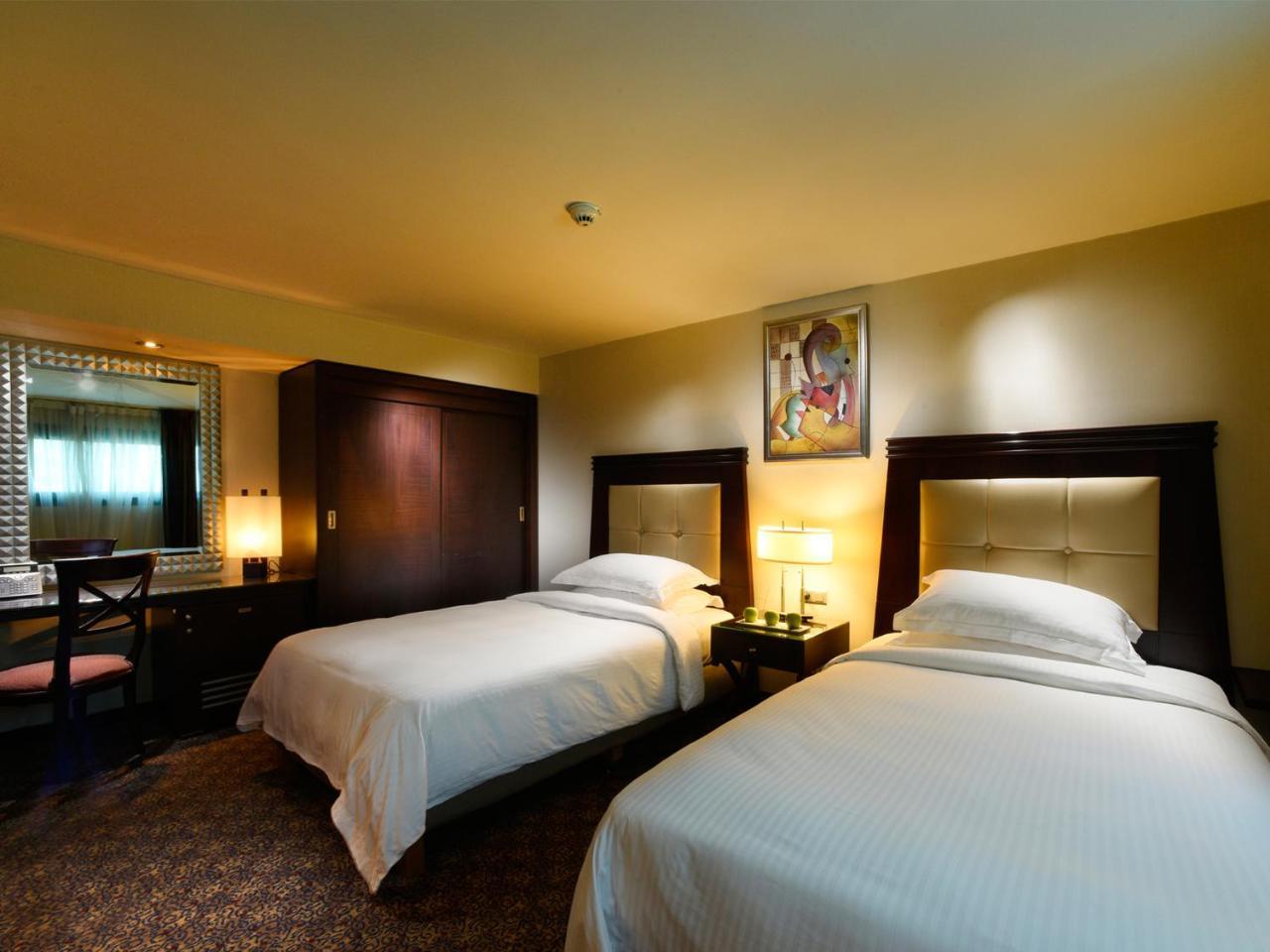 Raouche Arjaan by Rotana Aparthotel Beirut Bagian luar foto